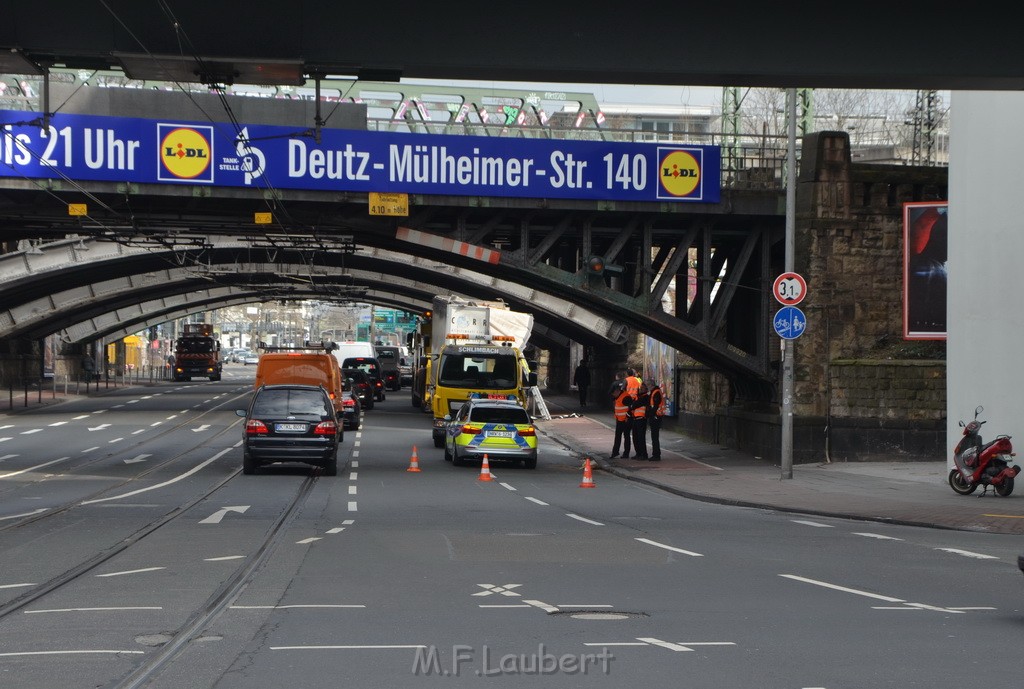 LKW Bruecke Koeln Deutz Opladenestr Deutz Muelheimerstr P198.JPG - Miklos Laubert